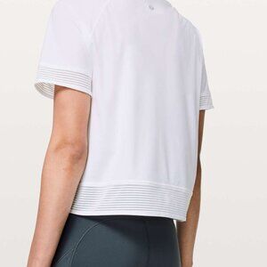 Lululemon Stripe In Stride Short Sleeve Top in White / Waist Length Crop, Size 8